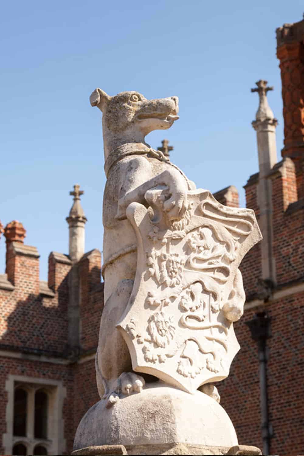 queen-beast-statue-white-greyhound-richmond-hampton-court-palace